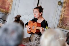 Albane-Imbs-guitare-baroque-©-Auxie-Boivin