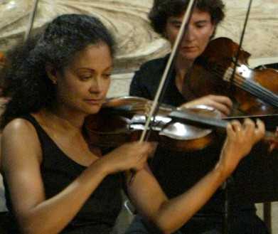 Nirina Betoto, violon (c) Jacques Combalbert